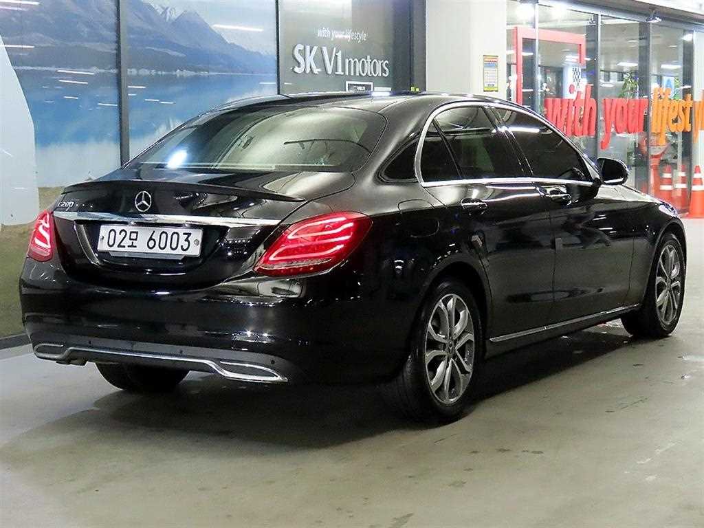 Mercedes Benz C Class - Vista 4