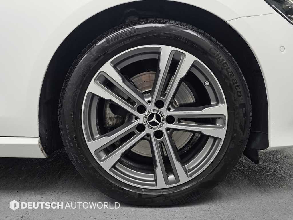 Mercedes Benz E class - Vista 5