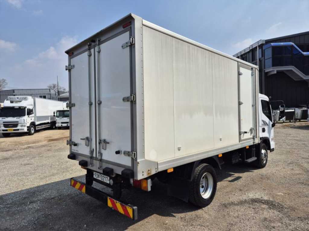 medium and large cargo truck - Vista 7