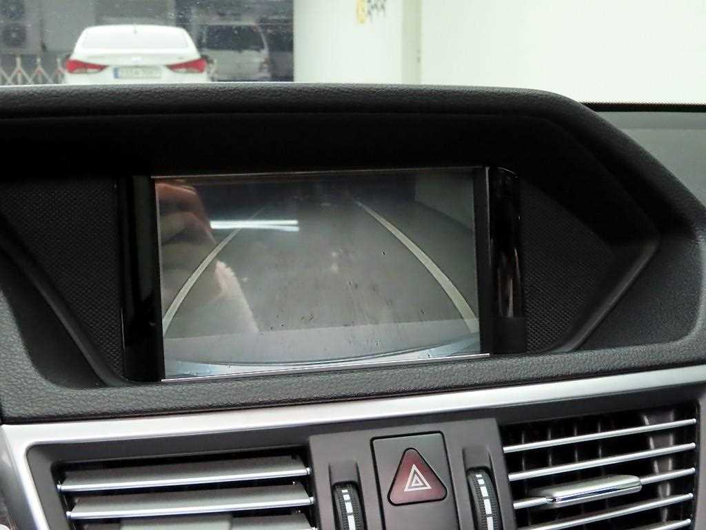 Mercedes Benz E class - Vista 9