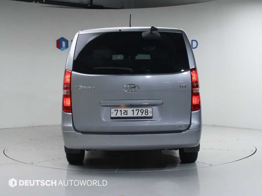 HYUNDAI Starex - Vista 4