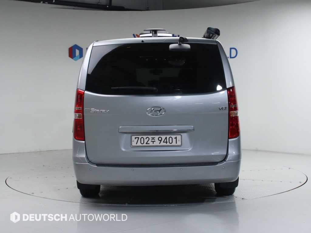HYUNDAI Starex - Vista 4