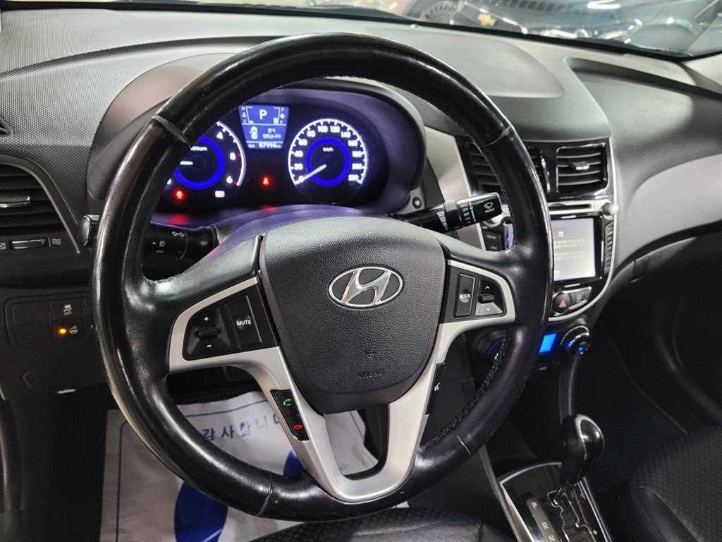 HYUNDAI Accent 2014 Gris - Importación desde Corea - HF Imports Iquique - Foto 17