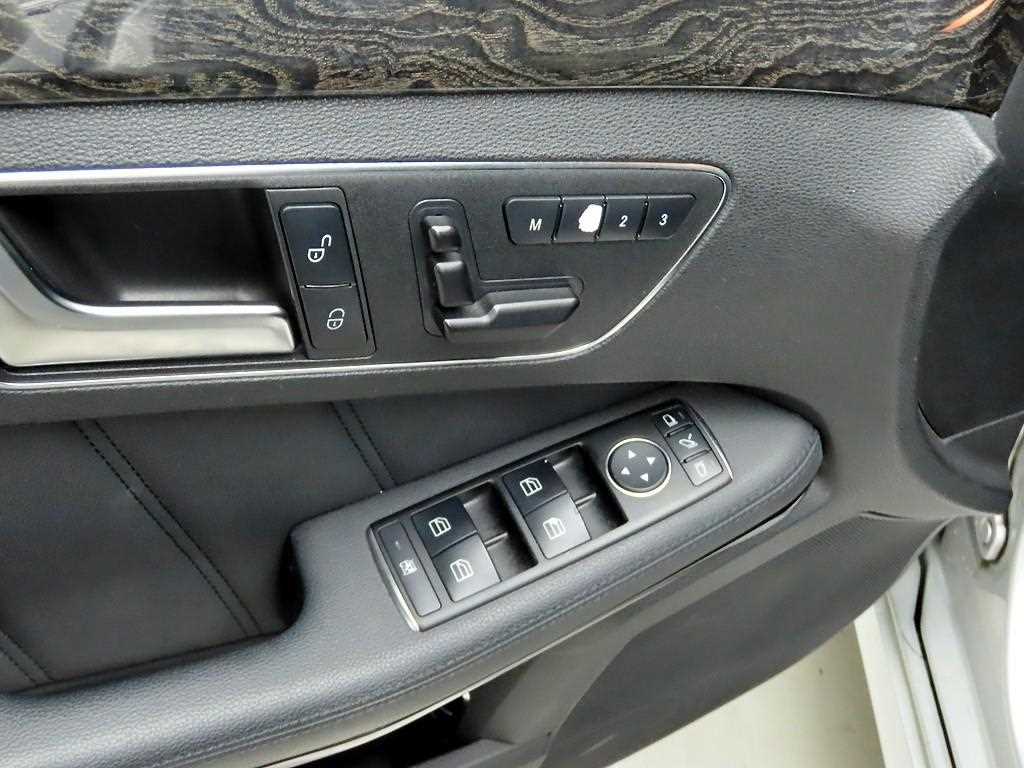 Mercedes Benz E class - Vista 12