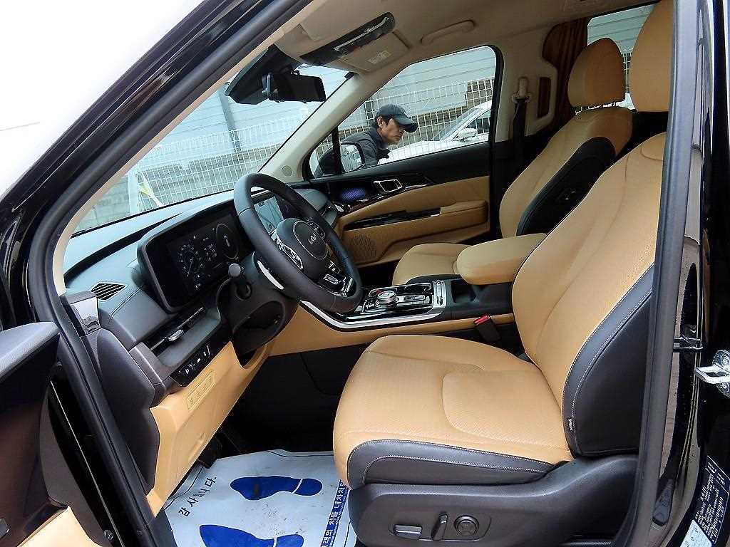 KIA Carnival - Vista 5