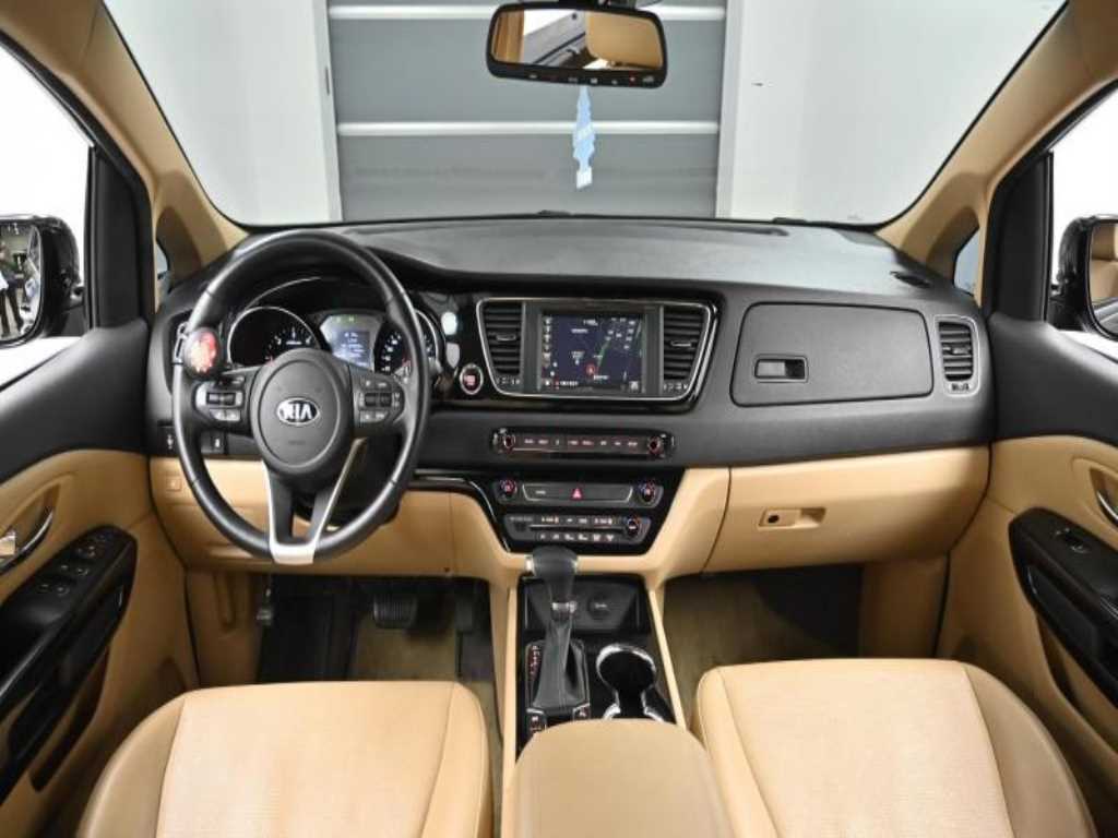 KIA Carnival - Vista 7