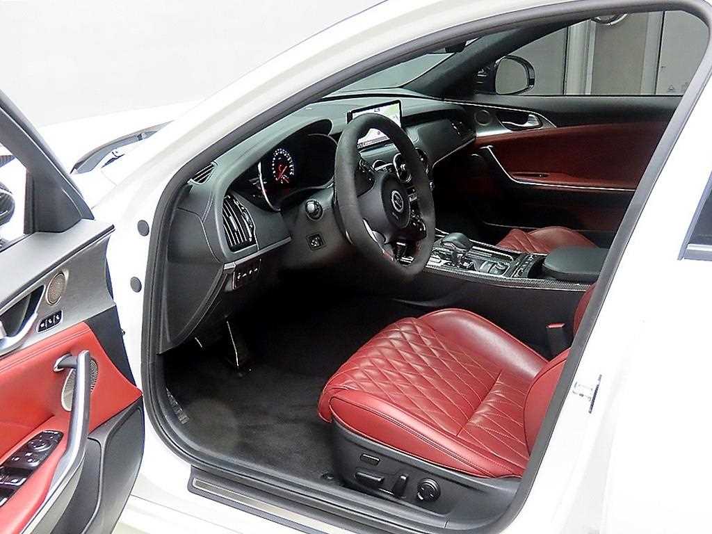 KIA Stinger - Vista 5