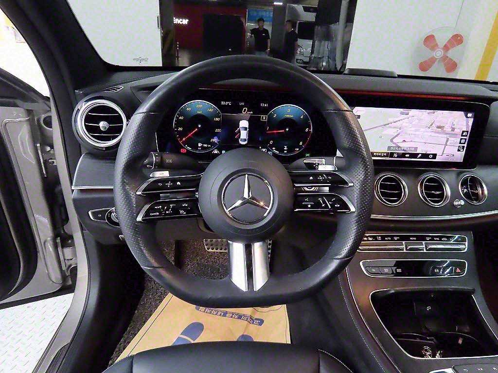 Mercedes Benz E class - Vista 9