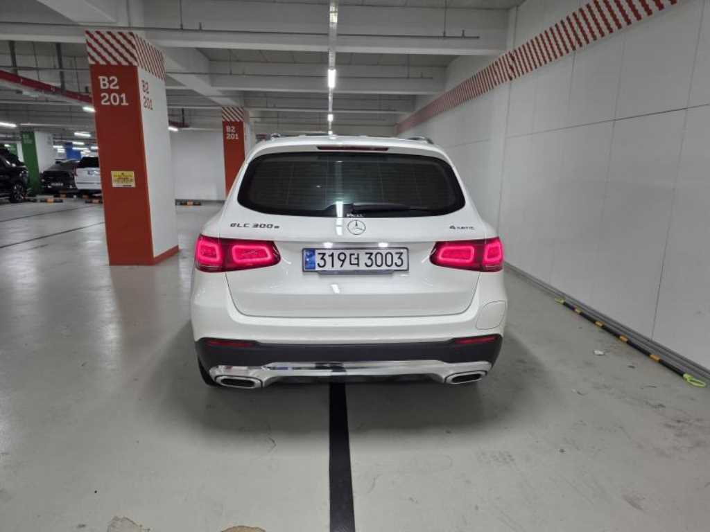 Mercedes Benz GLC Class - Vista 4