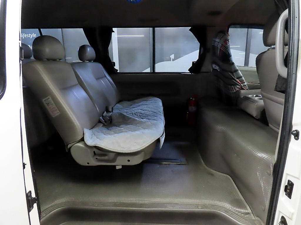 KIA Bongo 3 Minibus - Vista 7