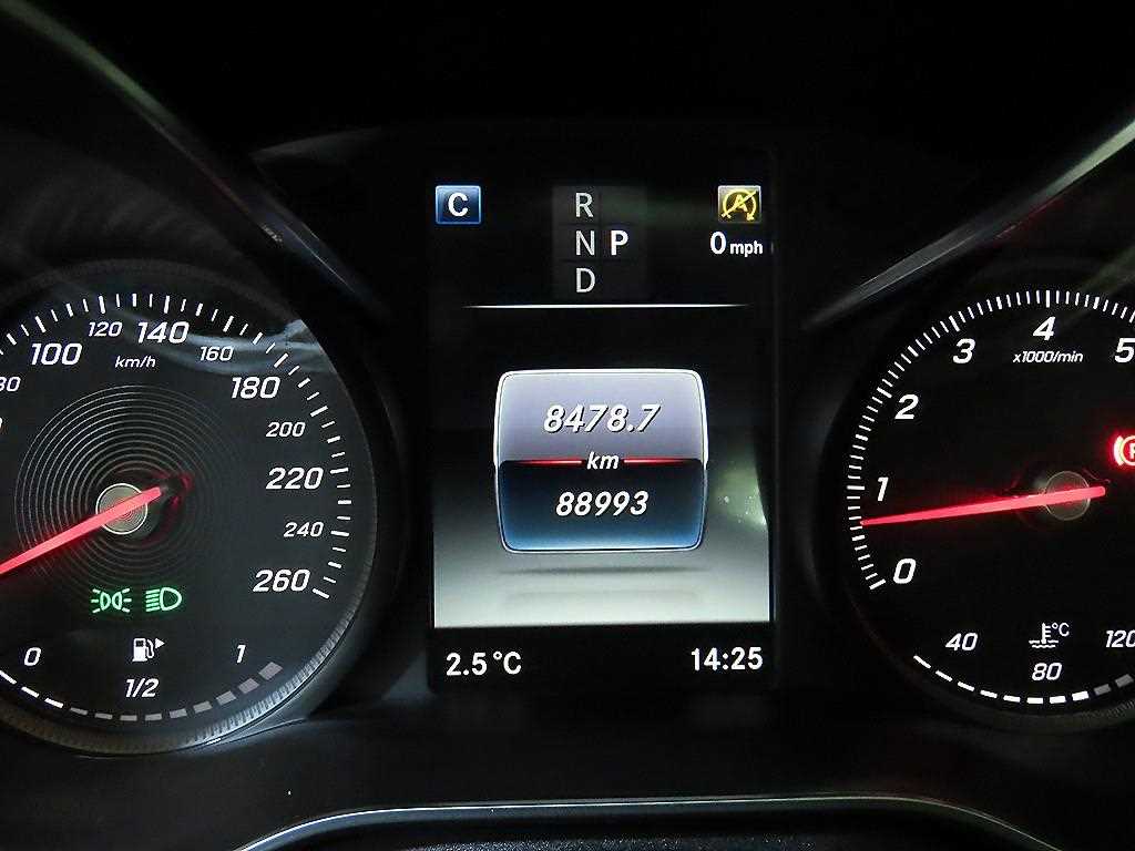 Mercedes Benz C Class - Vista 9