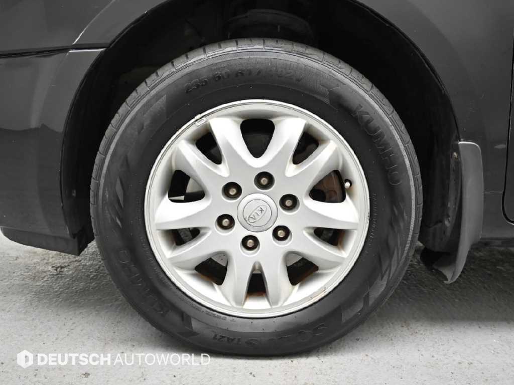 KIA Carnival - Vista 5