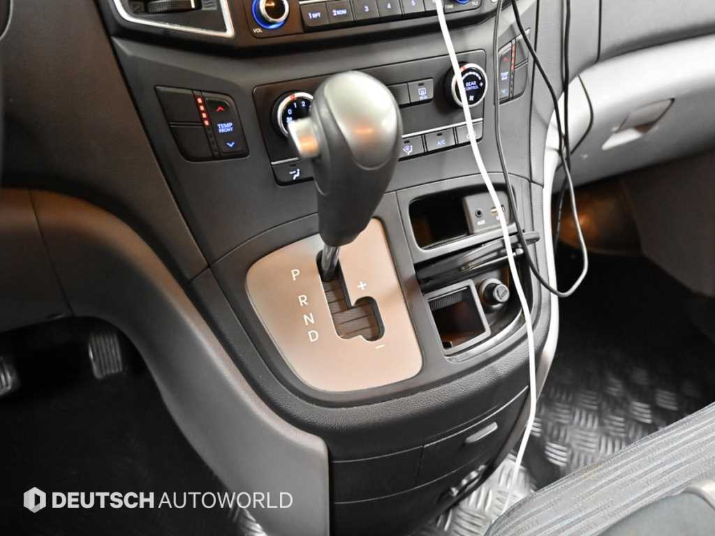 HYUNDAI Starex - Vista 9