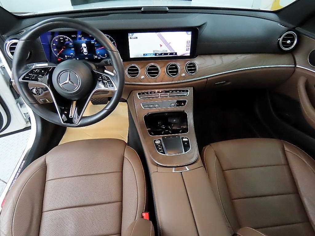 Mercedes Benz E class - Vista 7