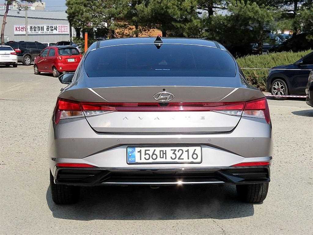HYUNDAI Avante - Vista 4