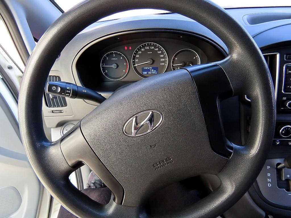 HYUNDAI Starex - Vista 8