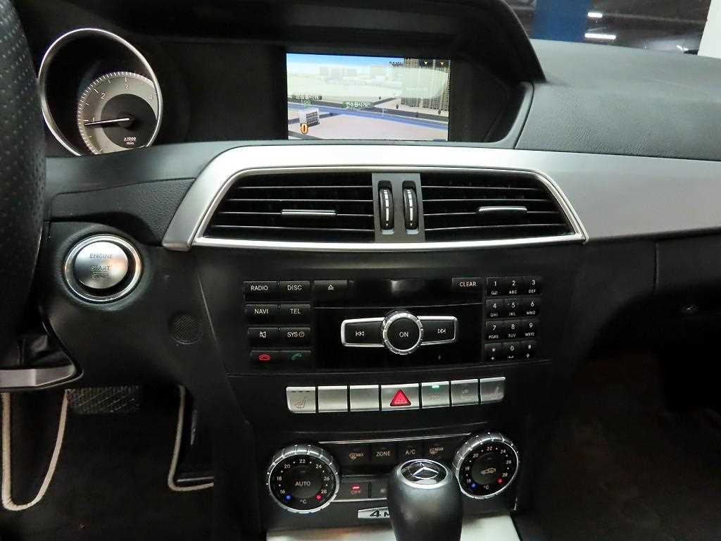 Mercedes Benz C Class - Vista 9