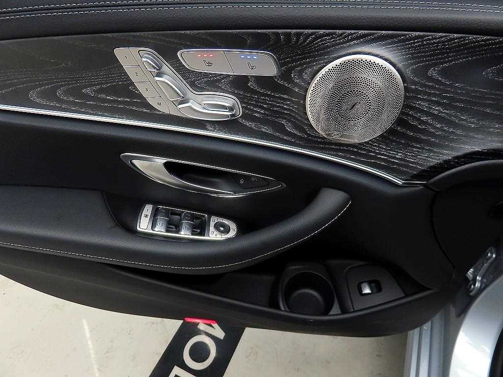 Mercedes Benz E class - Vista 11