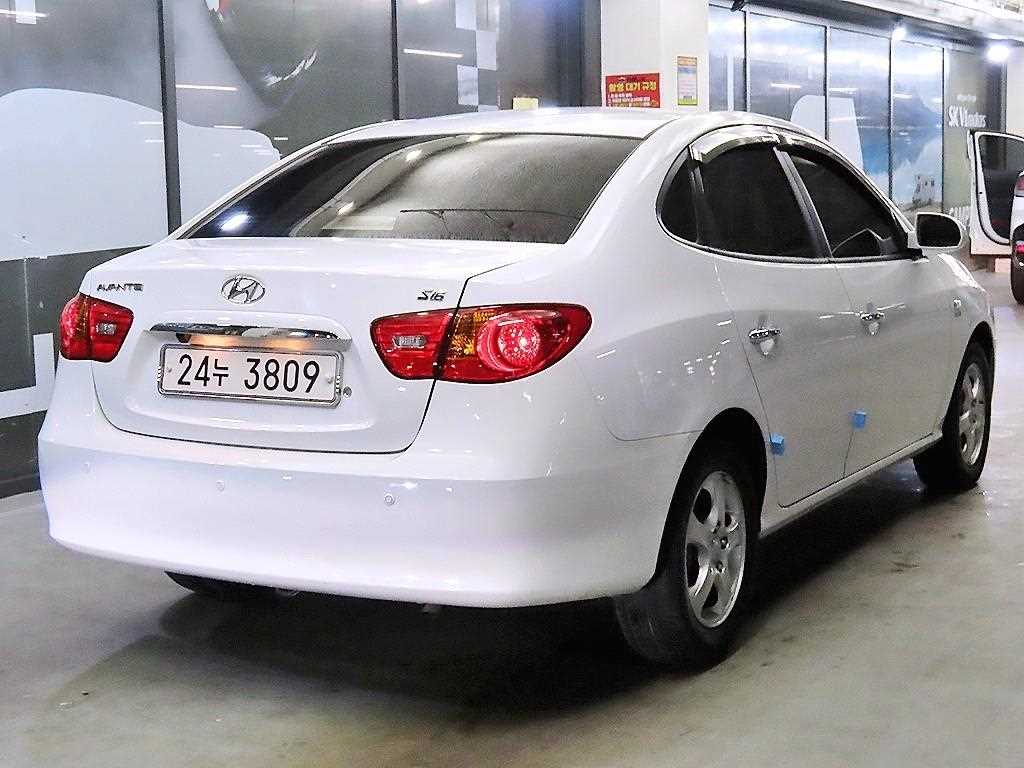 HYUNDAI Avante - Vista 4