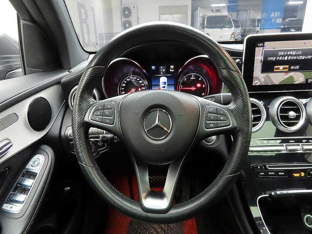 Mercedes Benz GLC Class - Vista 7