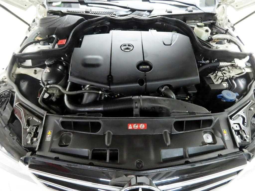 Mercedes Benz C Class 2014 Blanco - Importación desde Corea - HF Imports Iquique - Foto 20