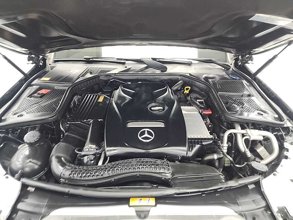 Mercedes Benz C Class - Vista 5