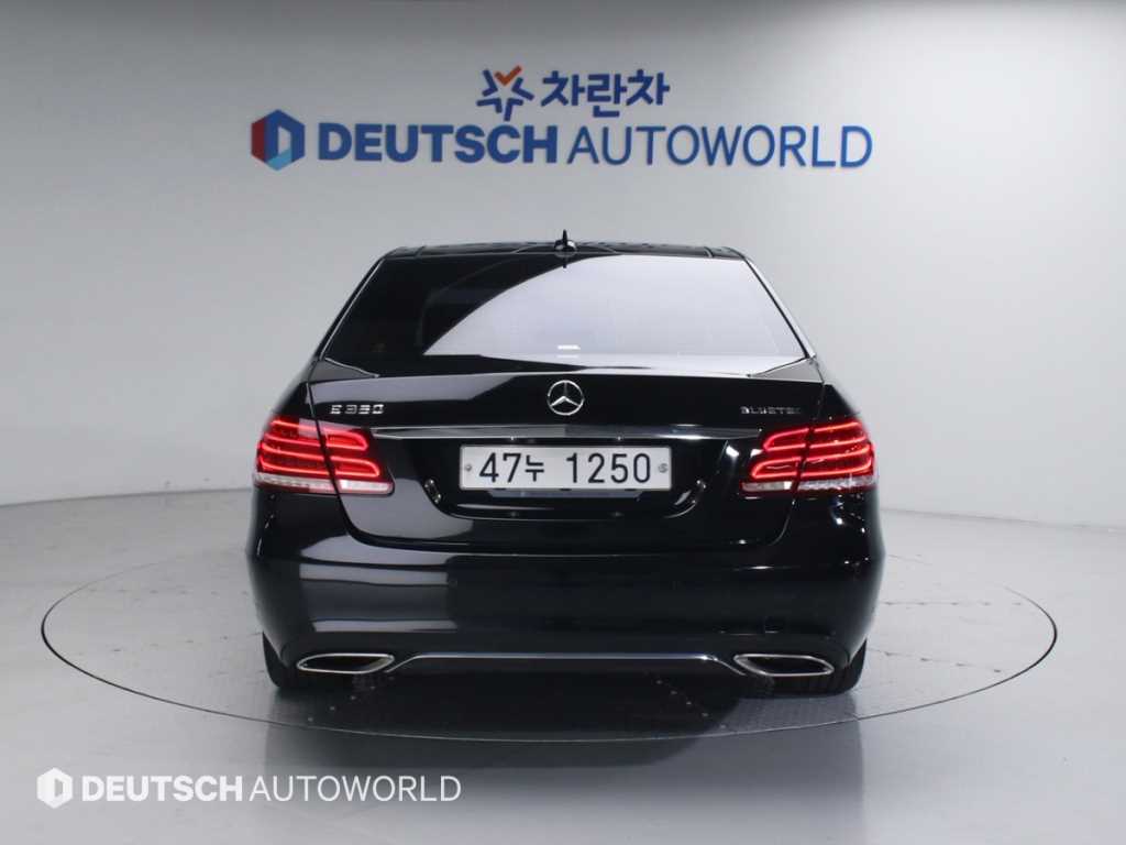 Mercedes Benz E class - Vista 4