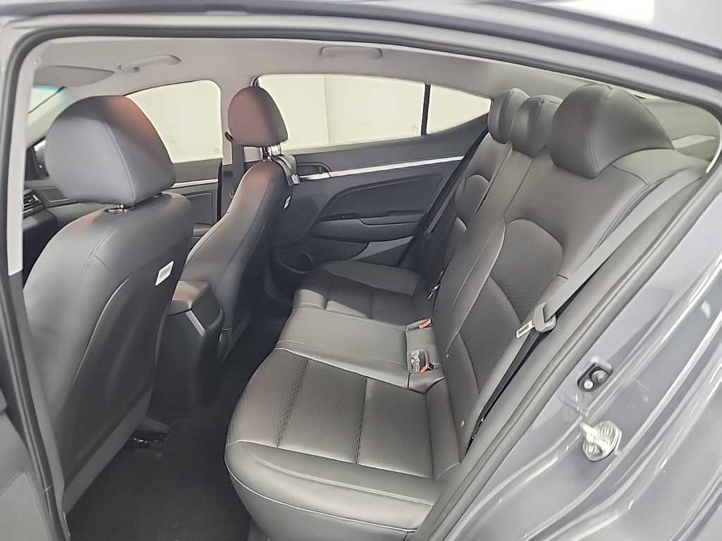 HYUNDAI Avante - Vista 12