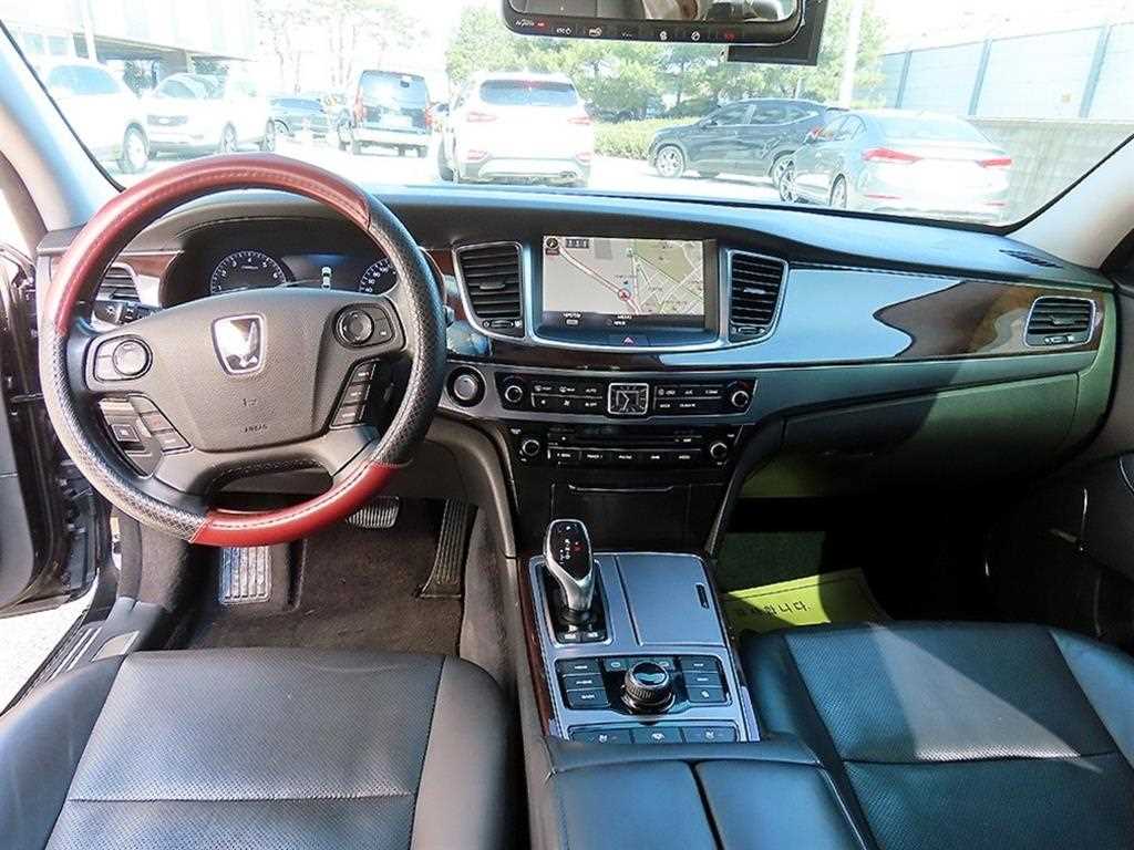 HYUNDAI Equus - Vista 7