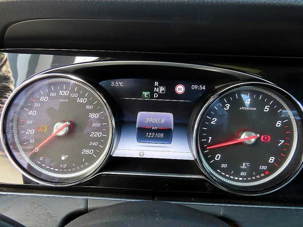 Mercedes Benz E class - Vista 9