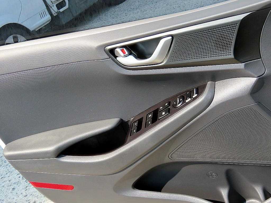 HYUNDAI Ioniq - Vista 11