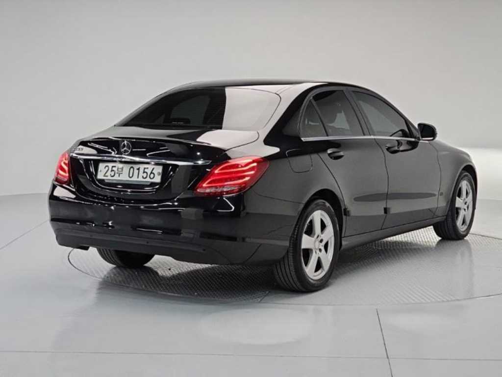 Mercedes Benz C Class - Vista 4