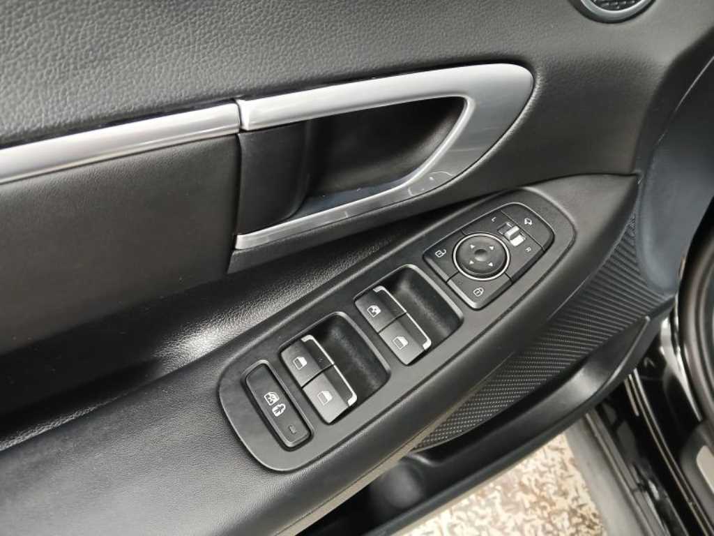 HYUNDAI Sonata - Vista 10