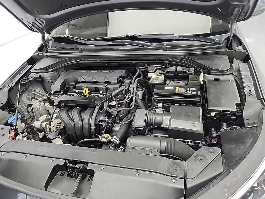 HYUNDAI Avante - Vista 5