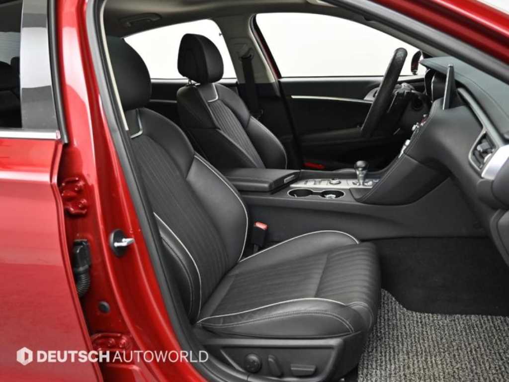 Genesis G70 - Vista 10