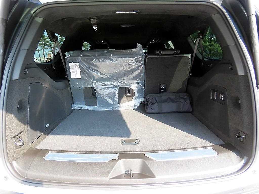 Cadillac Escalade 2025 Blanco - Importación desde Corea - HF Imports Iquique - Foto 16