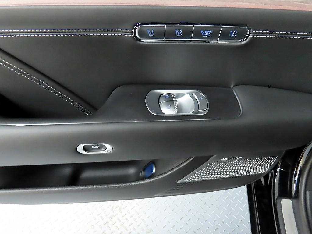 Genesis G90 - Vista 12