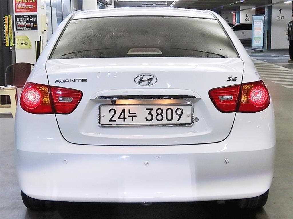 HYUNDAI Avante - Vista 5