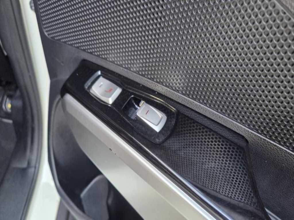 Ssangyong Tivoli - Vista 9