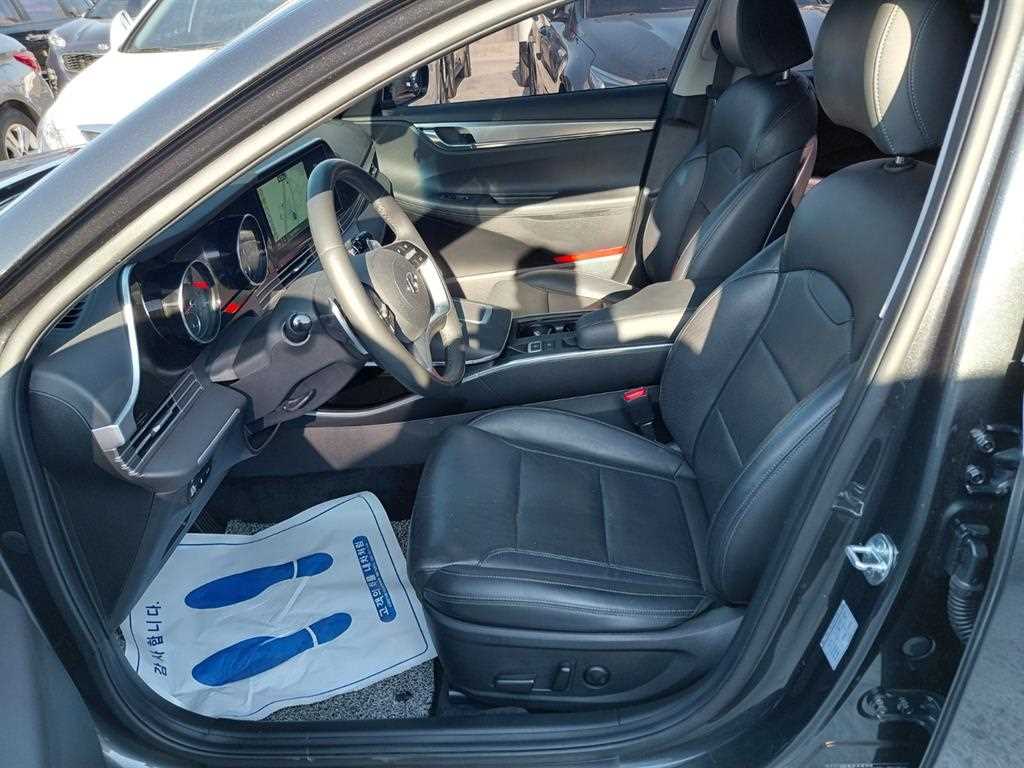 HYUNDAI Grandeur - Vista 11