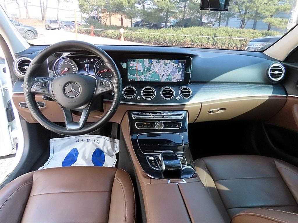 Mercedes Benz E class - Vista 7