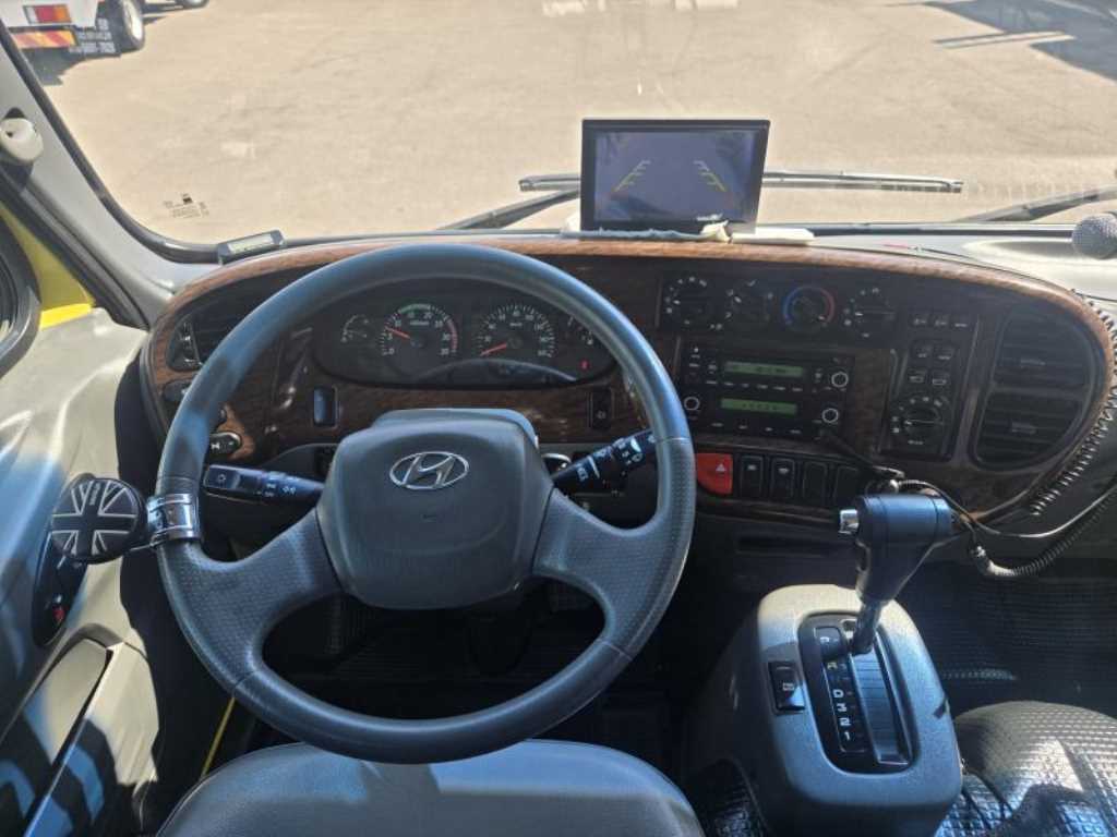 medium and large bus Hyundai bus - Vista 9