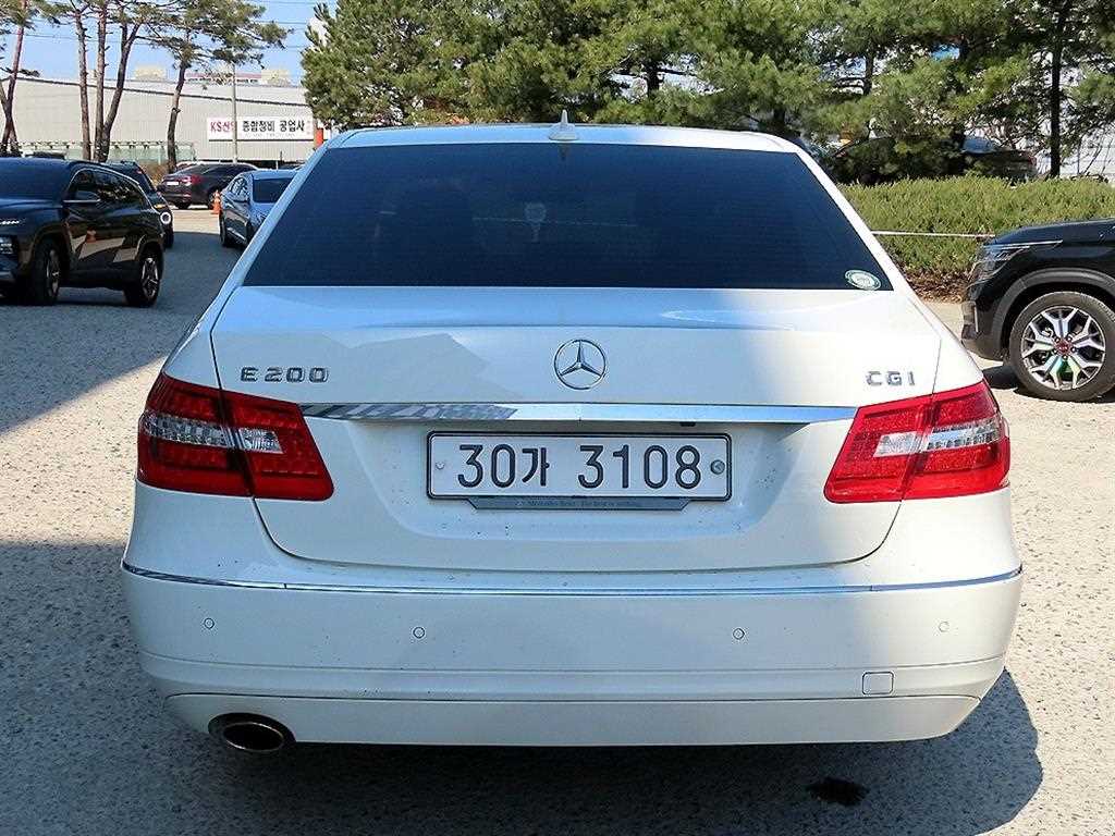 Mercedes Benz E class - Vista 4