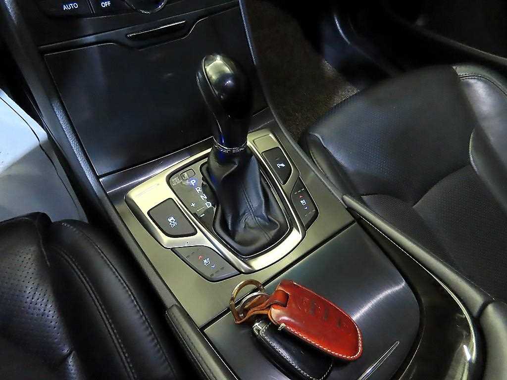 HYUNDAI Grandeur - Vista 12