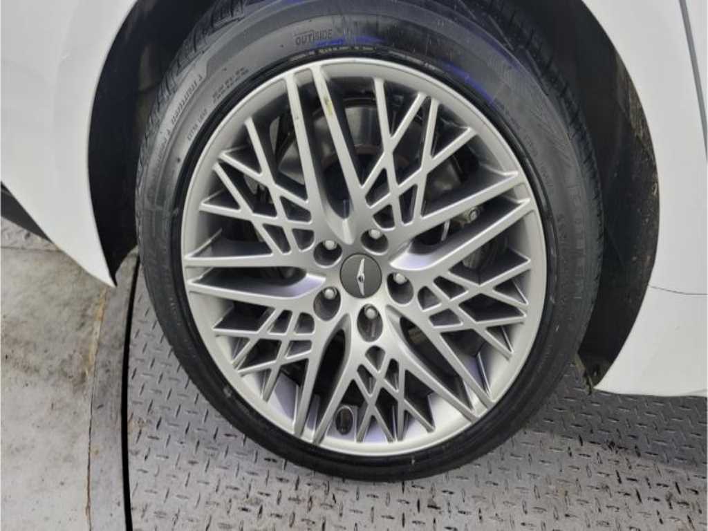 Genesis G70 - Vista 8