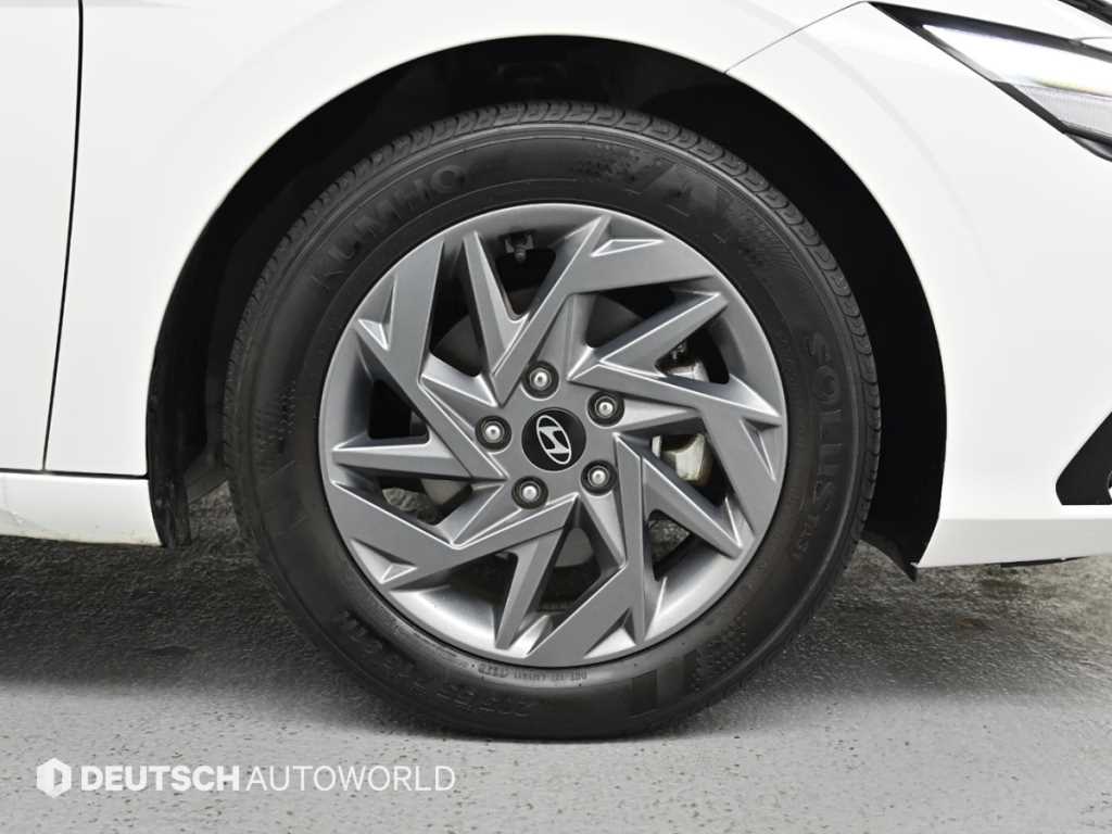 HYUNDAI Avante - Vista 5