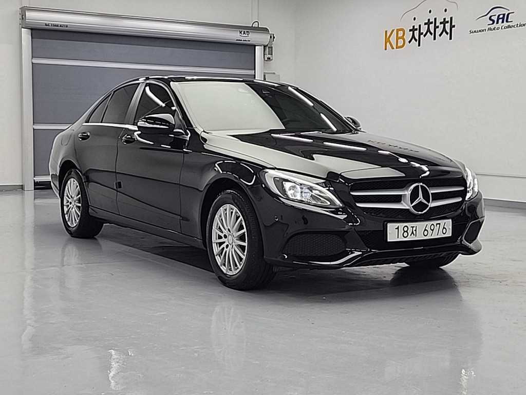 Mercedes Benz C Class - Vista 4