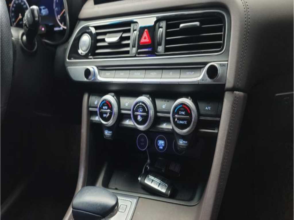 Genesis G70 - Vista 10