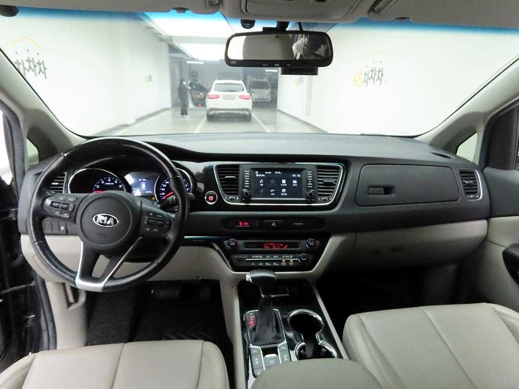 KIA Carnival - Vista 7