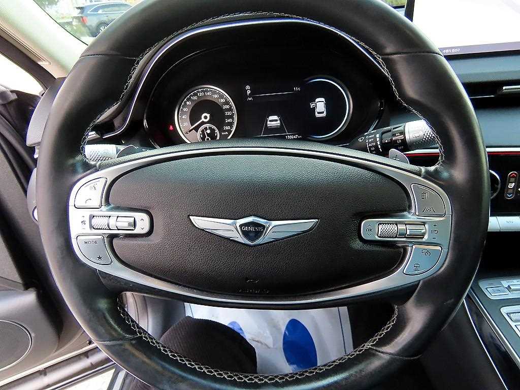 Genesis GV70 - Vista 8